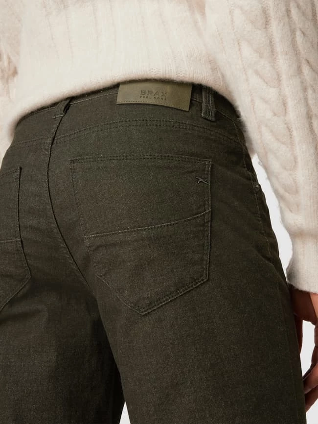 Brax Straight Fit Hose Im 5-Pocket-Design - Olivgrün 3 Brax Straight Fit Hose Im 5-Pocket-Design - Olivgrün – Bild 3