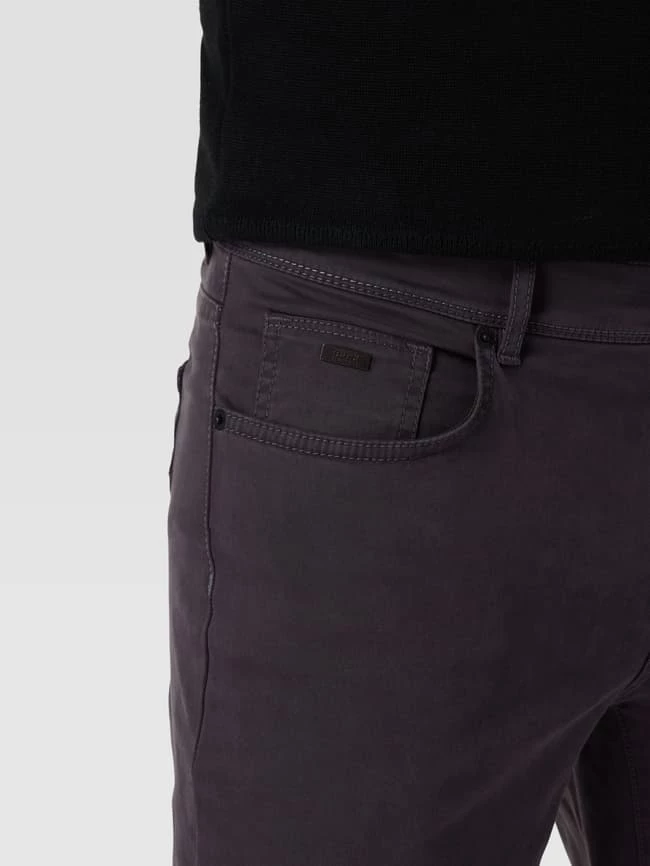 Brax Straight Fit Chino Mit Label-Detail Modell 'Cadiz' - Mittelgrau 3 Brax Straight Fit Chino Mit Label-Detail Modell 'Cadiz' - Mittelgrau – Bild 3
