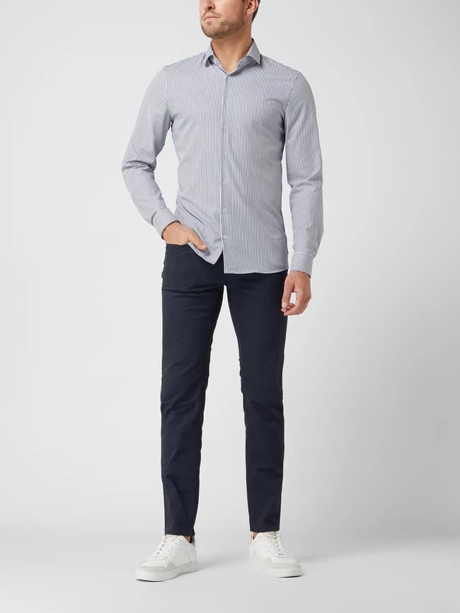 Brax Modern Fit Hose Mit Stretch-Anteil Modell 'Chuck' - Marineblau 1 Brax Modern Fit Hose Mit Stretch-Anteil Modell 'Chuck' - Marineblau