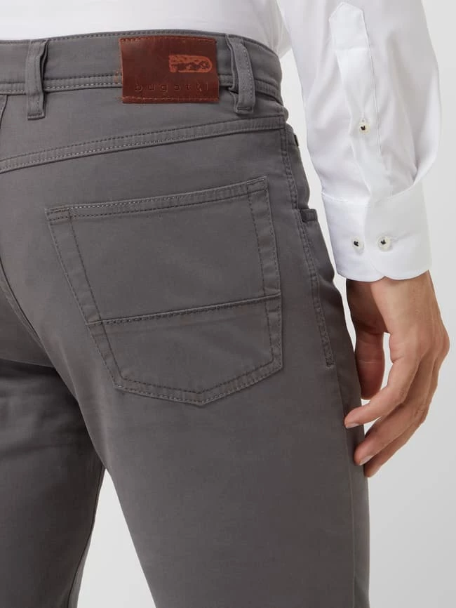 Bugatti Regular Fit Hose Mit Stretch-Anteil - Mittelgrau 3 Bugatti Regular Fit Hose Mit Stretch-Anteil - Mittelgrau – Bild 3